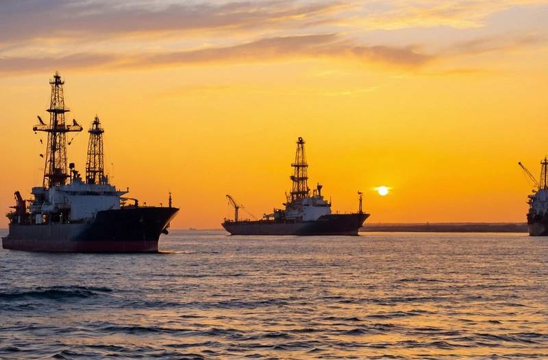 Oil hits a two-month low as stocks extend their rally on Gulf breakthrough hope