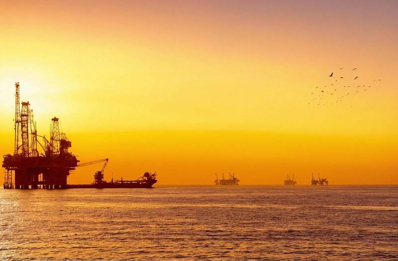 Oil prices fall as US-Iran optimism about peace lowers gold prices