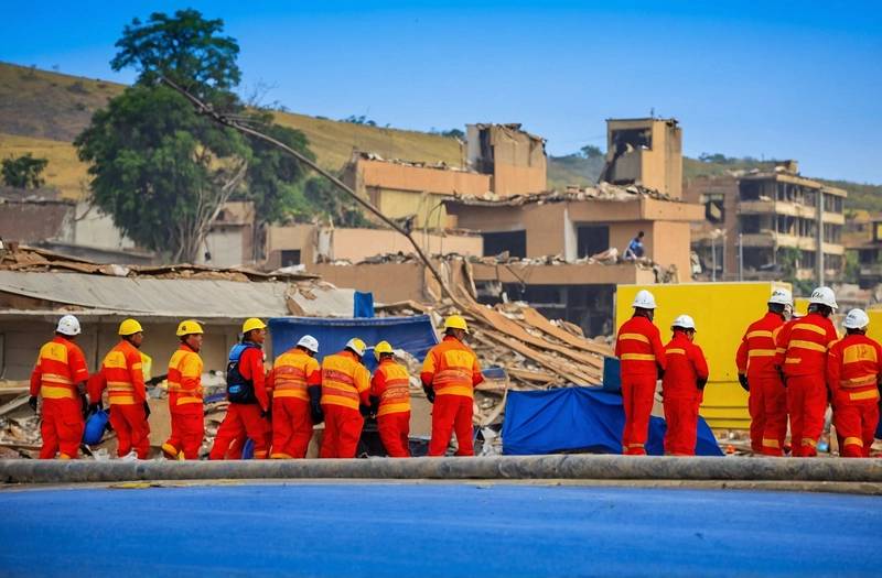 Rescuers search the rubble of Venezuelan earthquake, Thousands reported missing