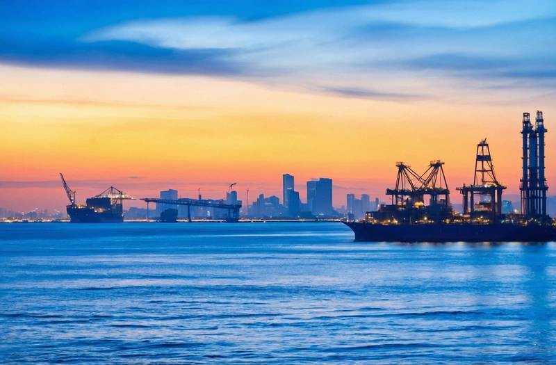 Singapore's oil products stocks recover to a one-month high