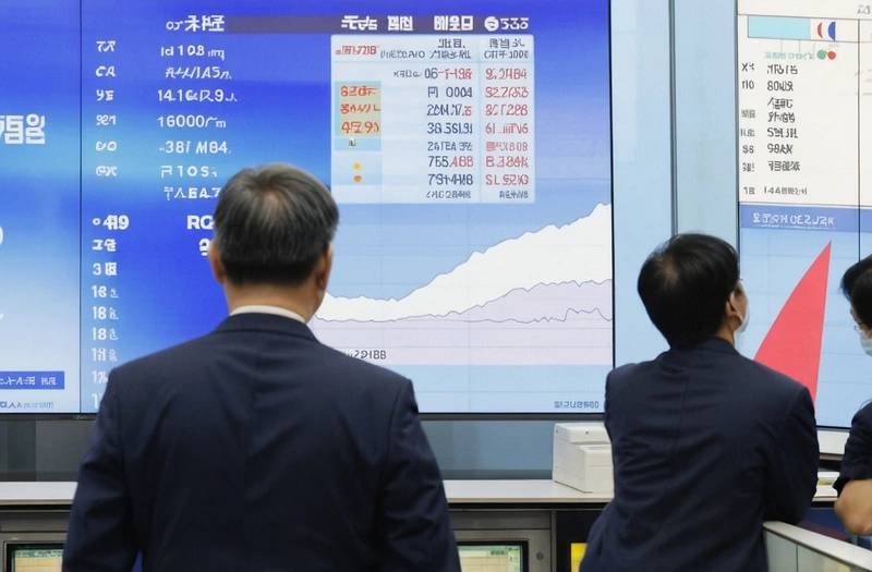 South Korean shares rise 4.1% on chip stocks' recovery