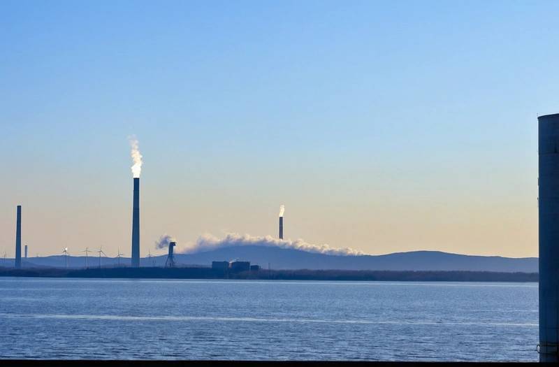 US Senator asks regulator to reject giant NextEra Dominion power deal