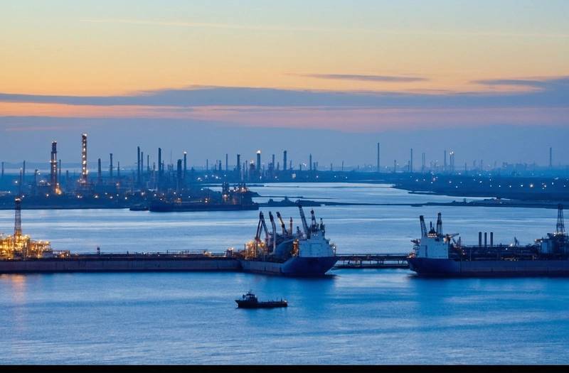 Sources say that China refineries are opting for less expensive crude oil in order to reduce their fuel oil consumption.