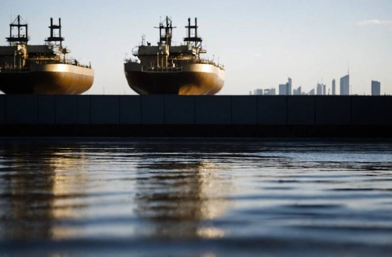 Gold increases as oil declines due to a pause in US/Iran strikes. Fed rate decision is in focus