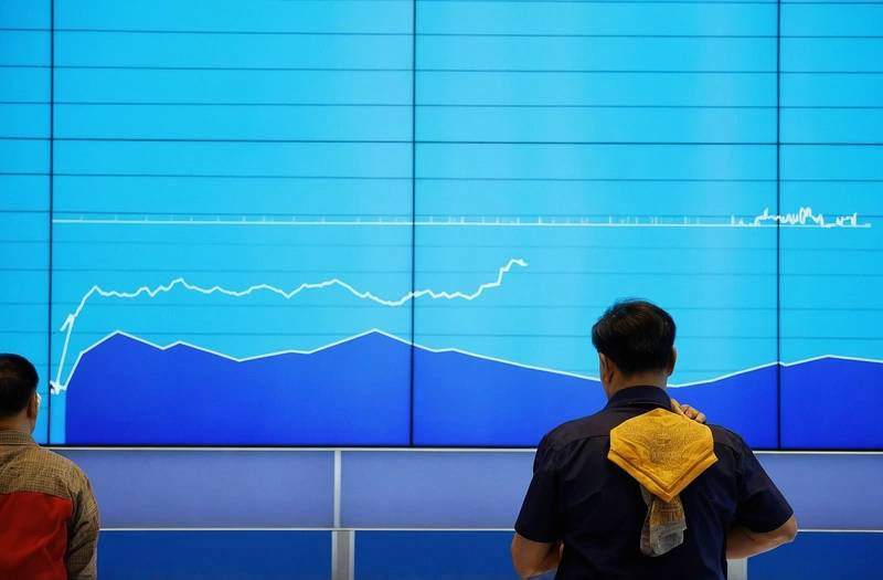Asian stocks hold gains as US recoveries, oil prices rise