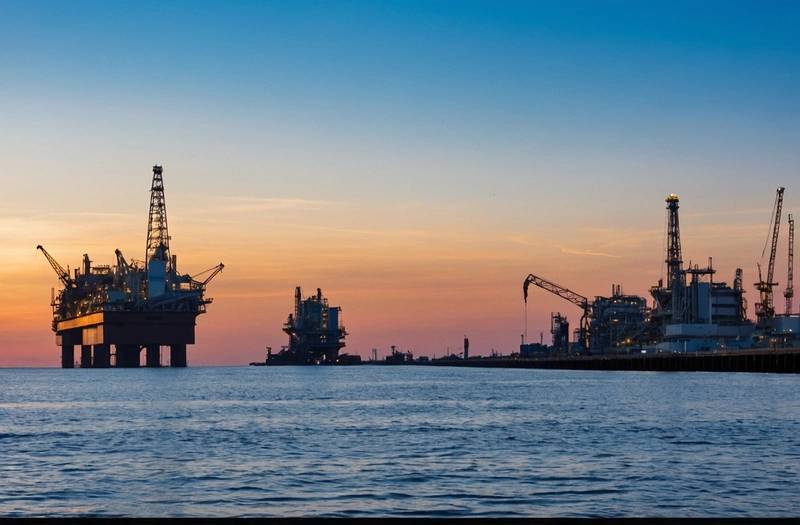 Brent Oil Curve continues to decline as a glut of supply overwhelms the market