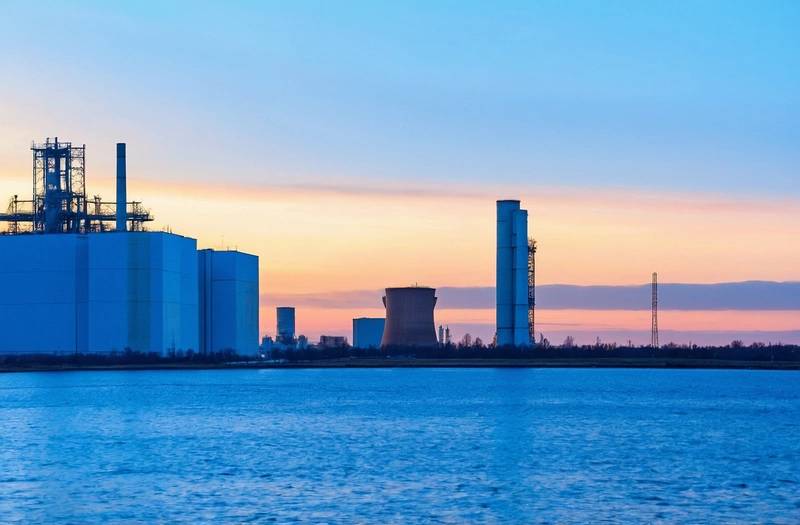 Czechs extend life of second nuclear plant by 20 Years