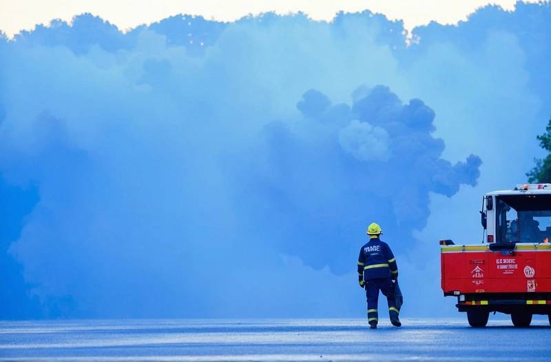 France prepares for fourth major heatwave, as crews battle Bordeaux fire
