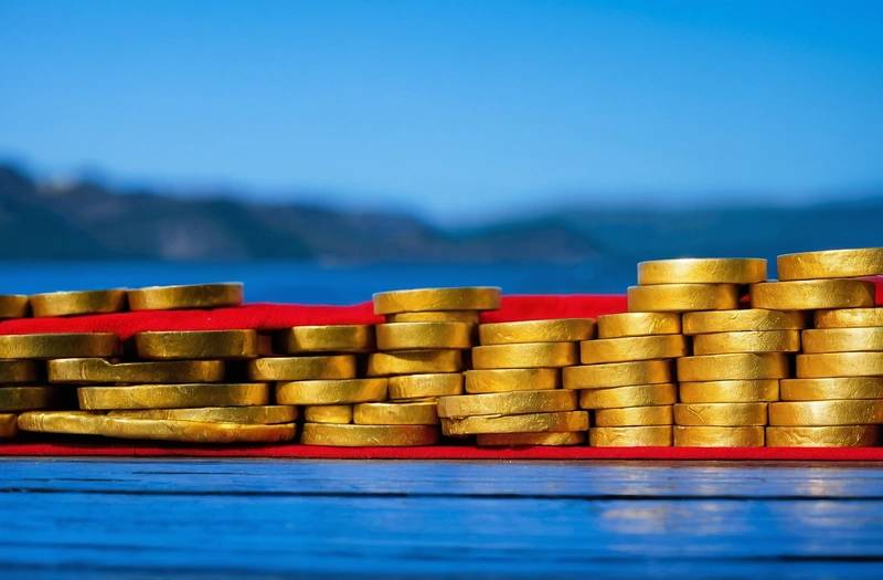Gold gains over 2% following weak US payroll report