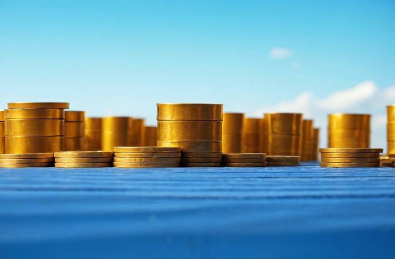 Gold prices rise on weak oil and soft US jobs data
