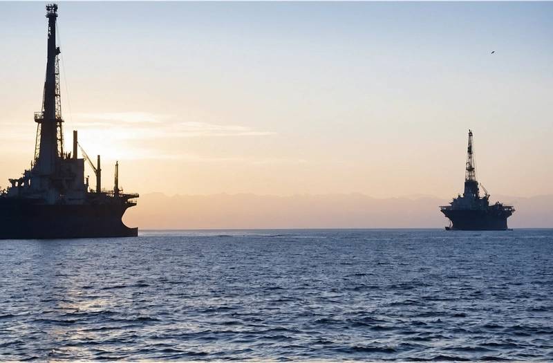 Oil drops 5% after US and Iran stop fighting over the weekend