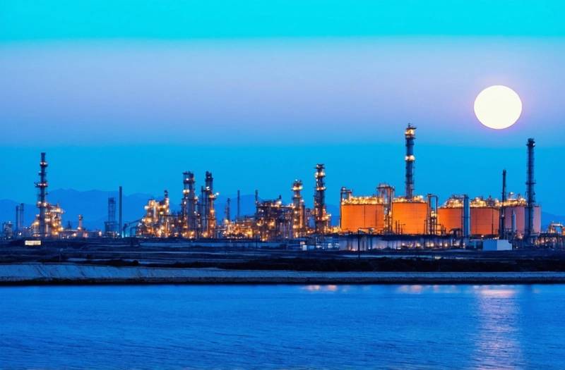 Sources say that China refineries are opting for less expensive crude oil in order to reduce their fuel oil consumption.