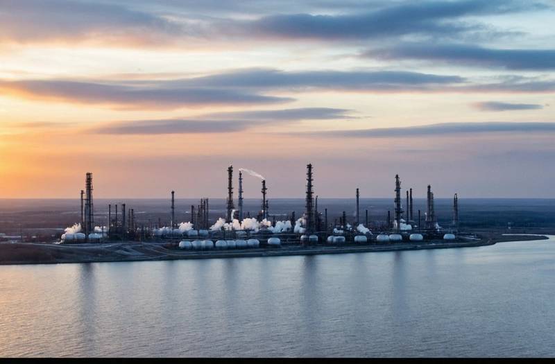Sources say that the oil refinery in Ryazan, Russia has stopped processing after a drone attack.