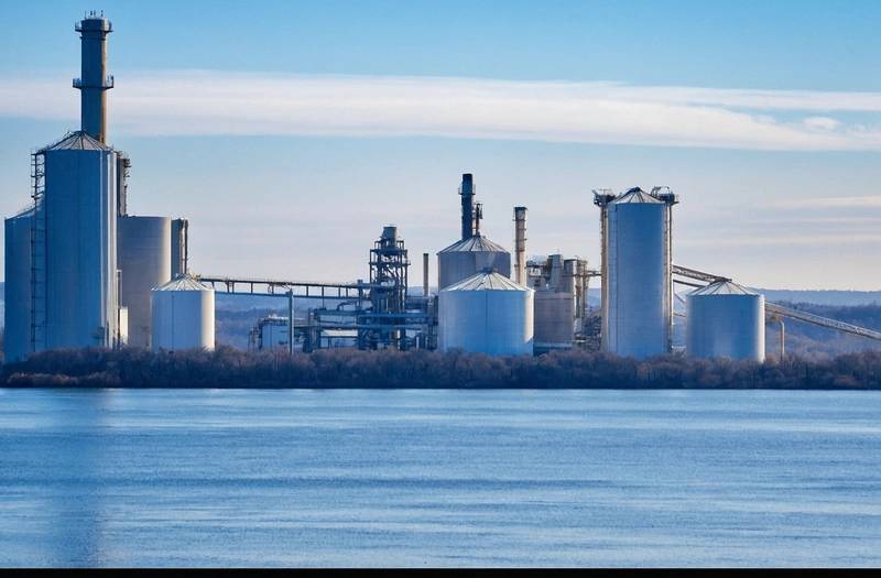 DuPont increases annual profit forecasts following quarterly beating on price hikes and cost reductions
