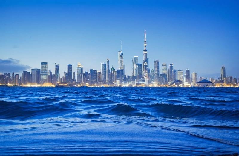 Global stock markets close out a difficult week as oil and bond yields remain high