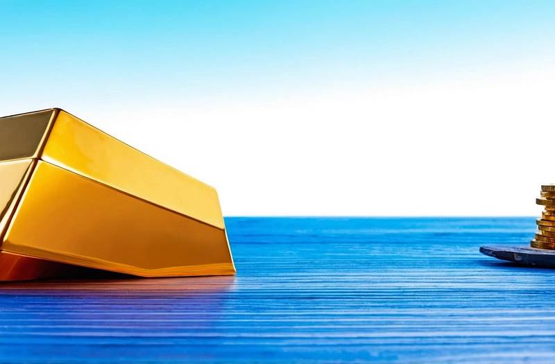 Gold jumps over 3% due to weaker dollar. Eyes on Mideast developments