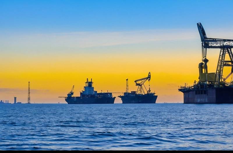 Oil prices remain stable as inventories at the LME and Shanghai fall