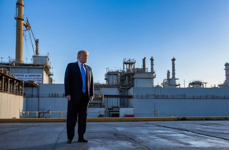 Trump will meet with refiners and fuel retailers ahead of the midterm elections as Iran war increases gas prices, sources say
