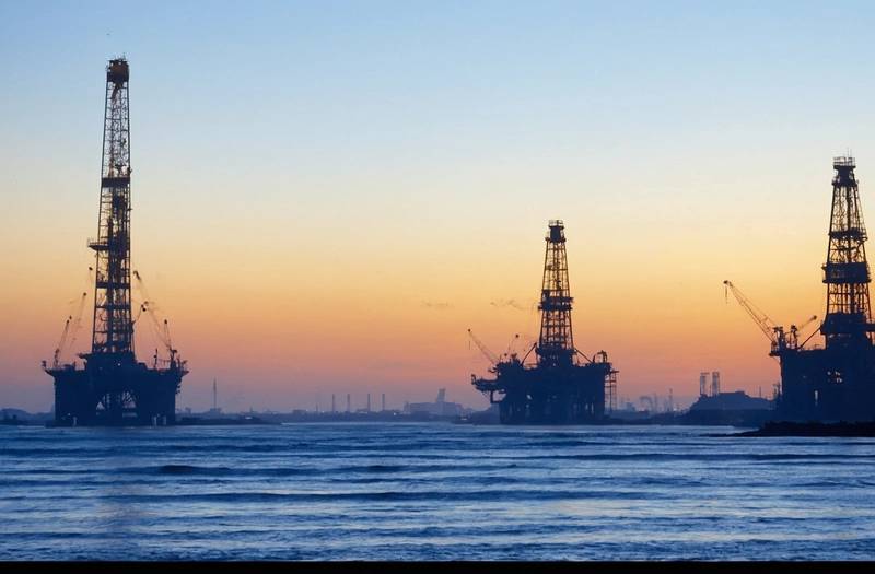 Oil prices fuel inflation fears, which in turn intensifies the bond selloff and stock drop.