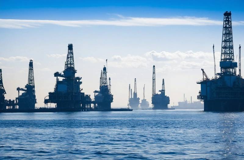 Oil prices rise to $100 due to conflict fears Why isn't the price higher?