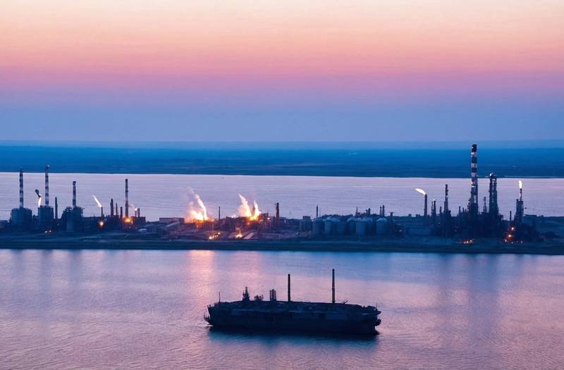 Sources: Drone attacks have put Russian refineries in Syzran and Saratov on hold.
