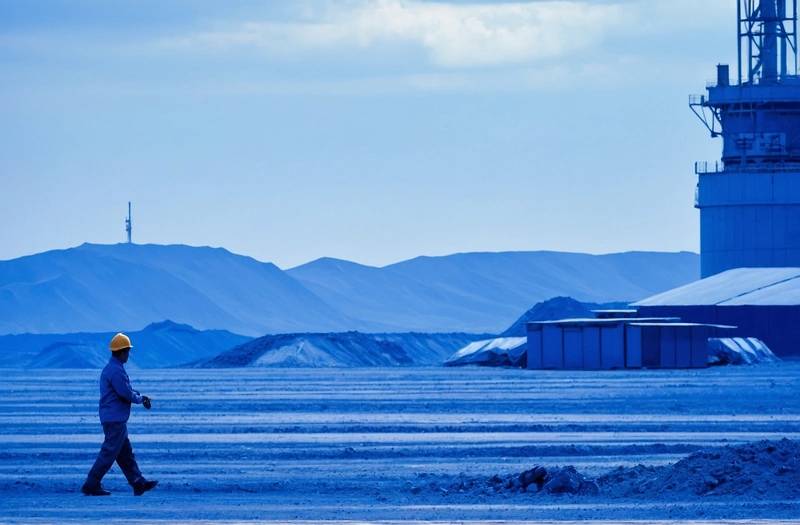 Sources say that China Rare Earth Group is in negotiations to purchase MP Materials' shareholder Shenghe Resources.