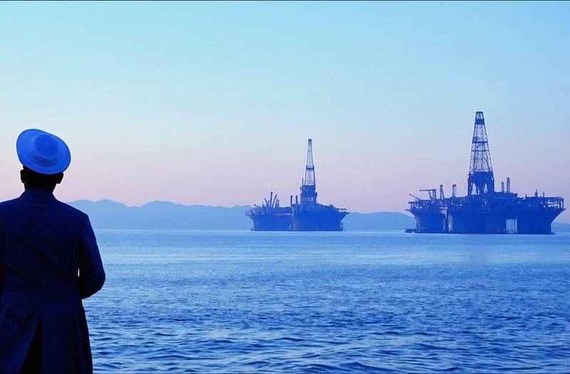 Sources say that OPEC+ will maintain its oil production policy on Sunday.