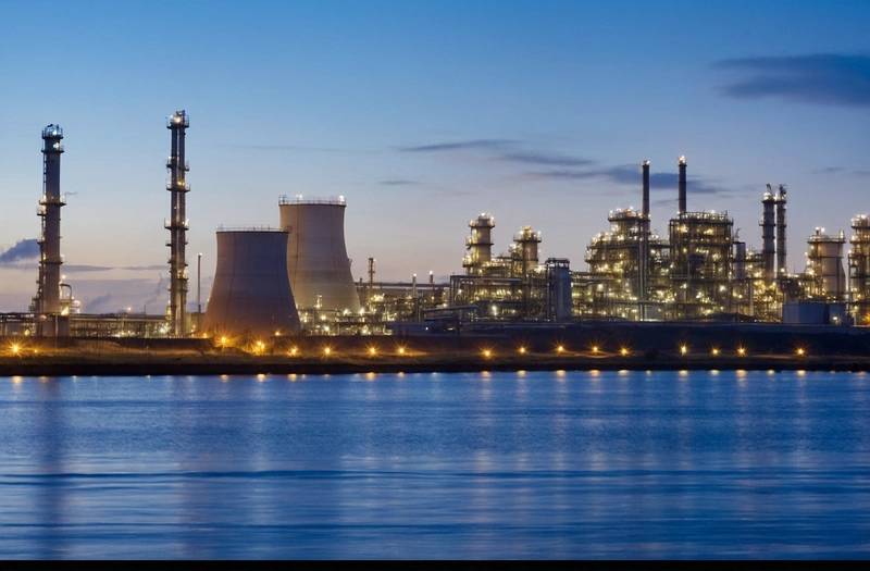 What role does Aliko Dangote’s oil refinery play in his conglomerate business?
