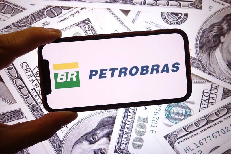 Petrobras to Buy Pair of Petronas' Offshore Stakes