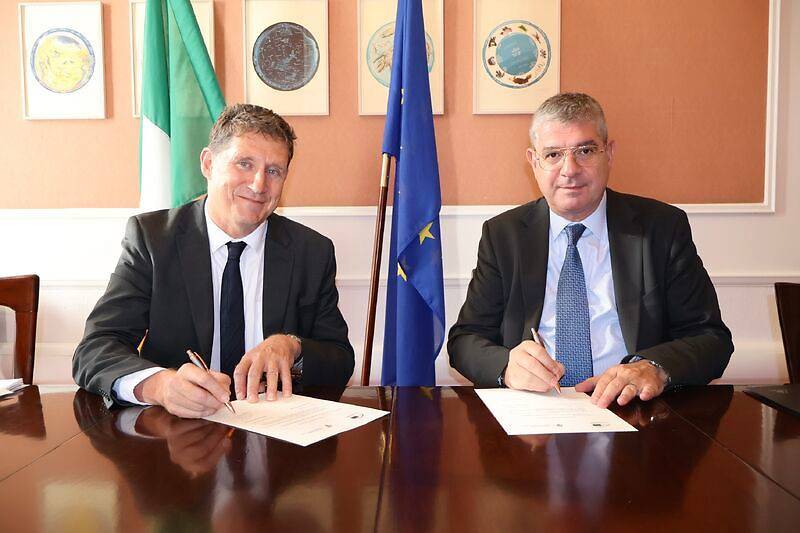 Ireland and EIB to Jointly Assess Irish Offshore Wind Ports Development