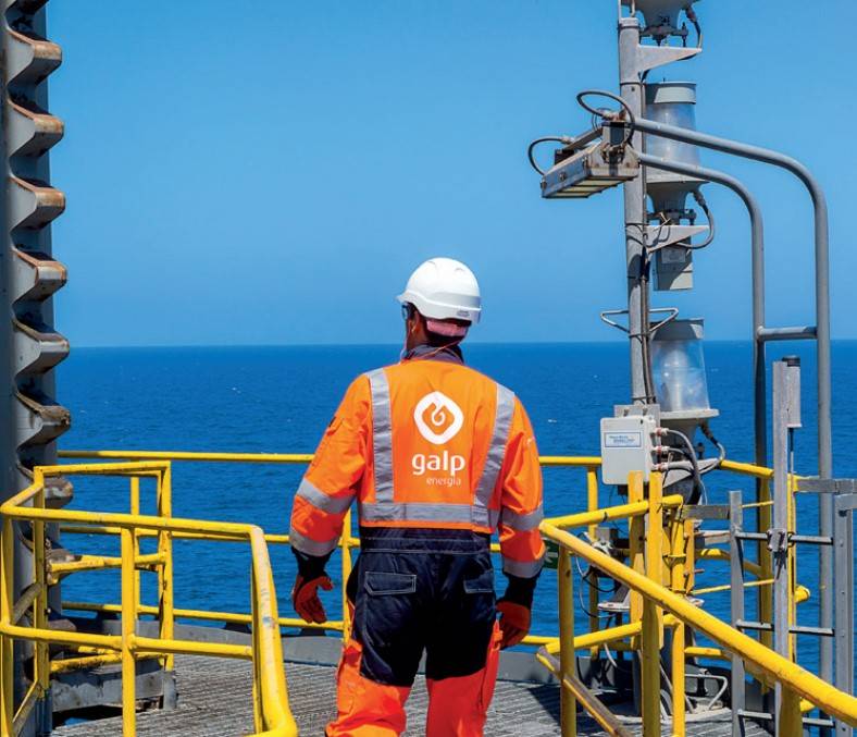 TotalEnergies, Chevron Lead Bidding for Galp’s Namibia Oil Find