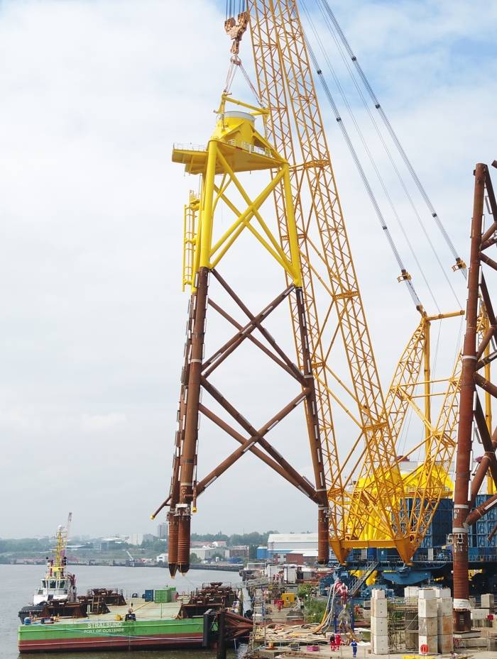 REMB Hydraulics' Powerpacks for Safer Quayside Lifting of Offshore