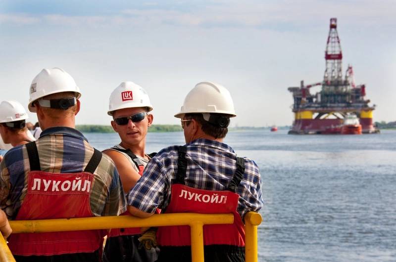 Bidders Circle Lukoil’s Overseas Assets as Sanctions Loom