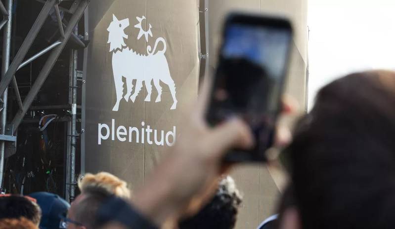 Eni Starts Negotiations with Ares for Plenitude Stake Sale Based on $13B Value