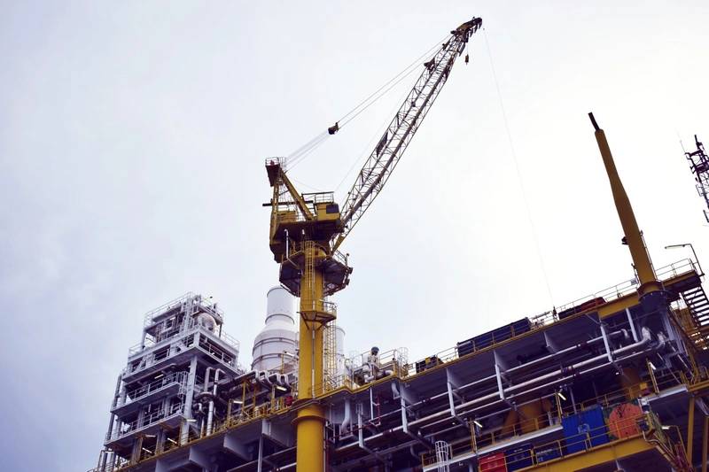 Petronas Carigali Taps Handal for Offshore Crane Work