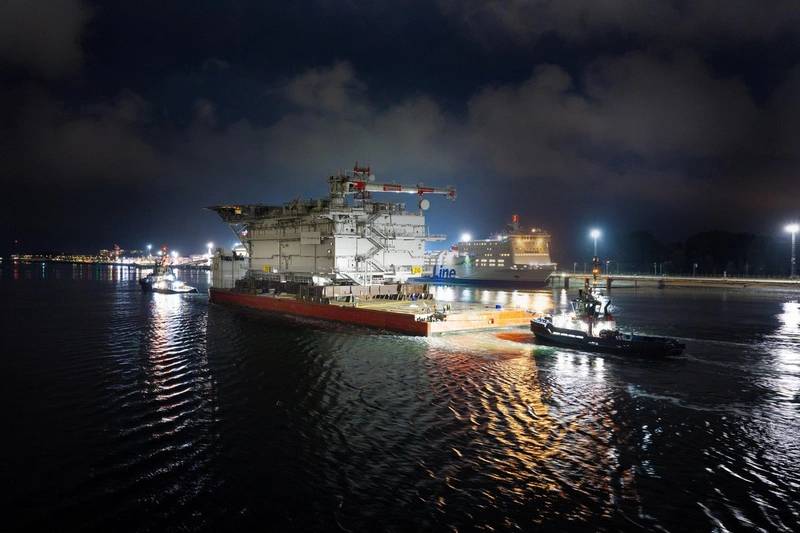 Gennaker Offshore Substations Depart for Baltic Sea Installation (Video)