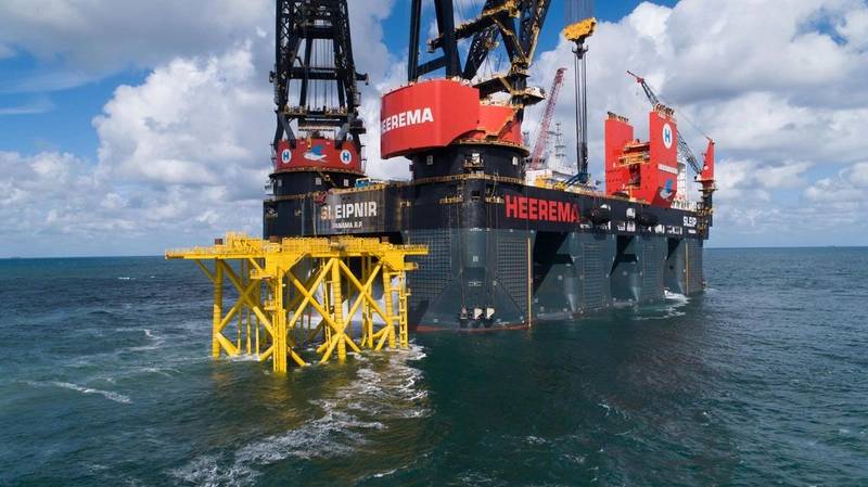 VIDEO: World's Largest Semi-Submersible Crane Vessel Wraps Its First ...