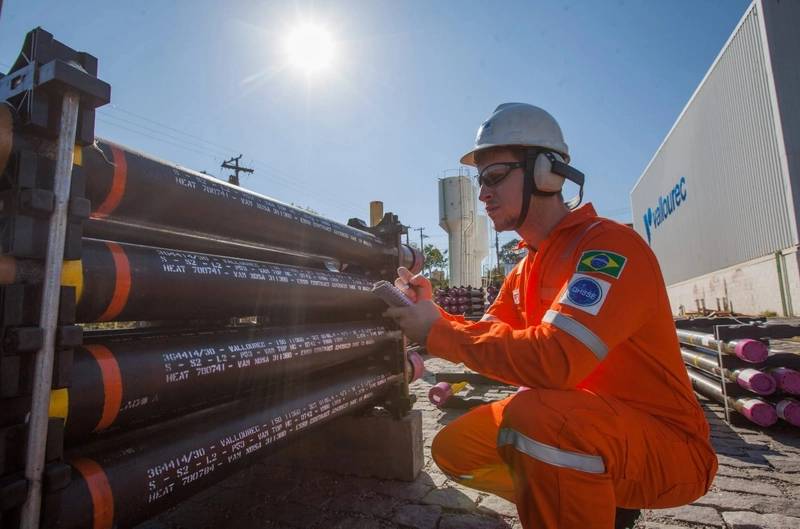 French Firm Bags $1B Offshore Pipe Order from Petrobras