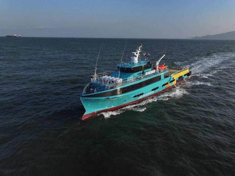 Shipbuilder Delivers Fast Crew Boat Pair to Aesen