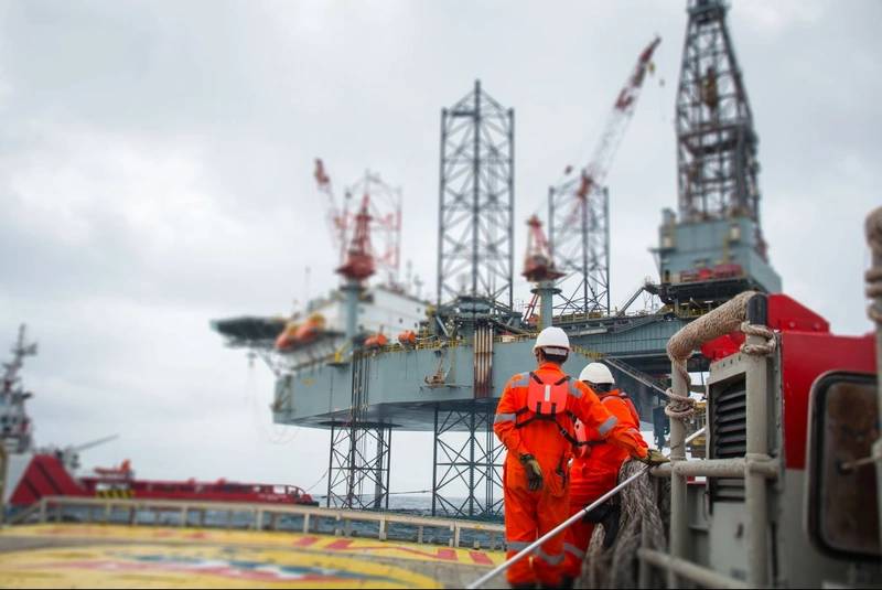 Petronas Denies Shutting Down Offshore Rigs