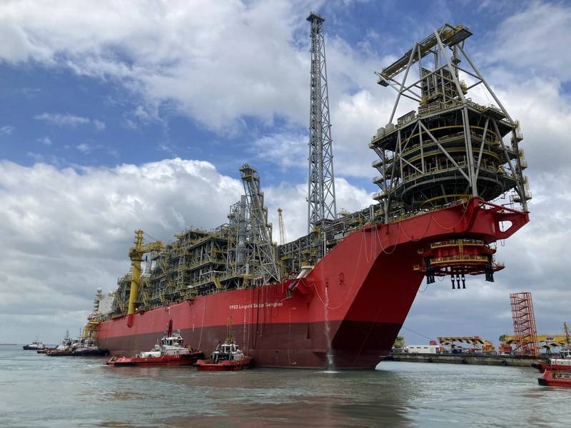 Capricorn Keeps Fingers Crossed as Sangomar FPSO Departs for Senegal ...