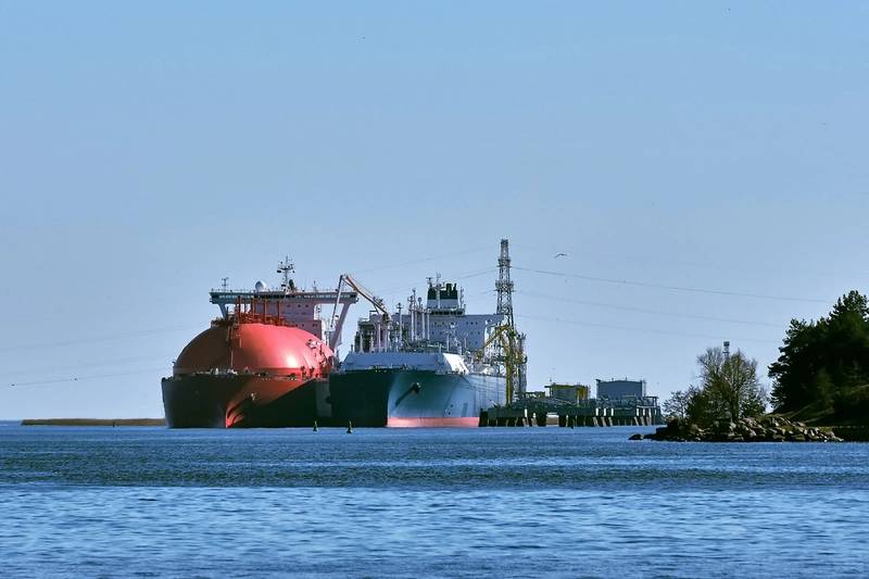 Poland Eyes Bids to Expand Floating LNG Terminal