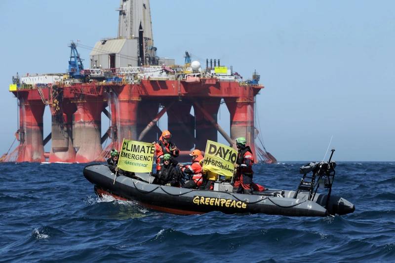 BP Rig Arrives On Site Despite Protests