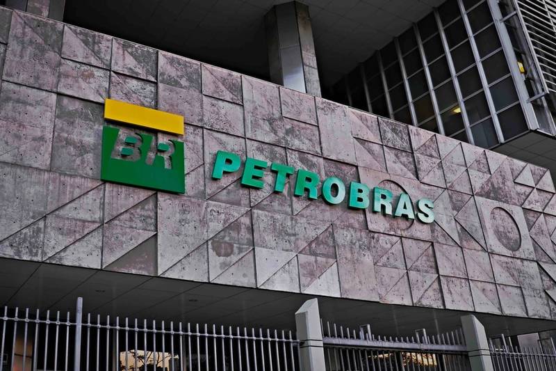 Petrobras Signs $521m Contracts for Gas Carriers, Barges and Pushers