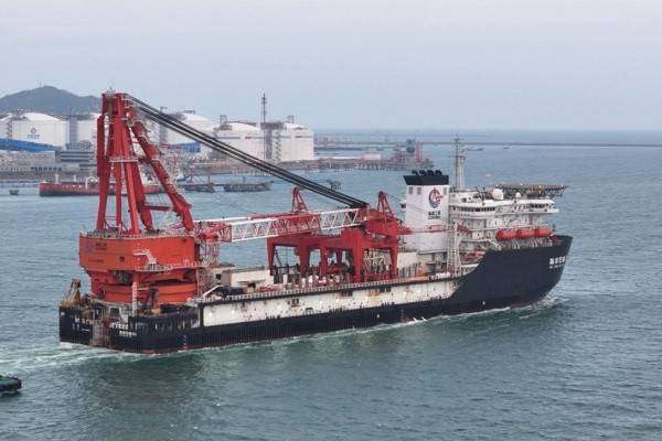 China’s Deepwater Pipe-Laying Crane Vessel Sets Sail for Middle East